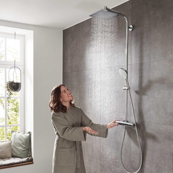 hansgrohe Crometta E - Colonne de douche économie d'eau (EcoSmart) avec mitigeur thermostatique, douche pluie (240 x 240mm), douchette, support, flexible, barre et douche de tête, Chromé, 27281000
