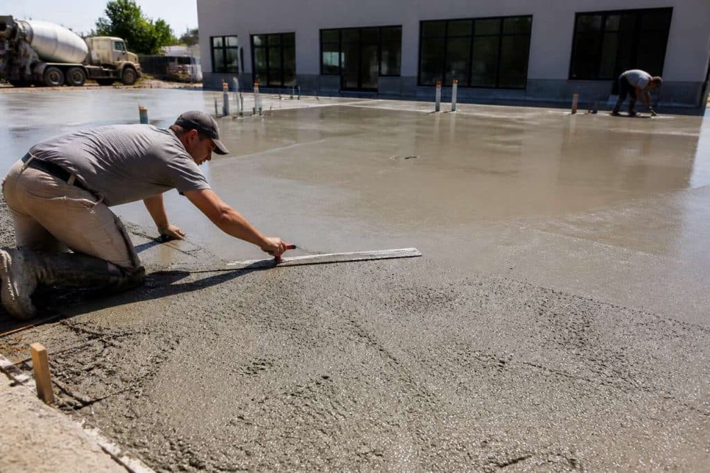 Temps de séchage d'une dalle en béton : conseils et étapes