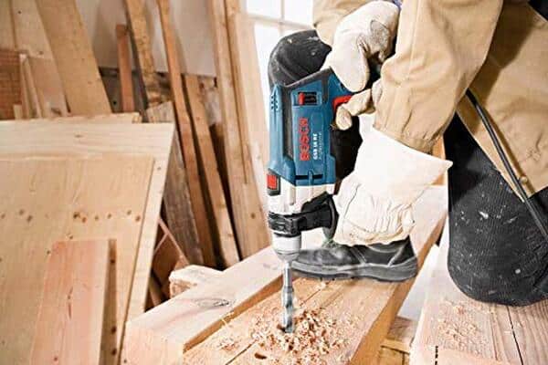 Découvrez notre test détaillé de la perceuse Bosch GSB 16 RE : puissance, précision et fiabilité pour vos travaux de bricolage et professionnels.