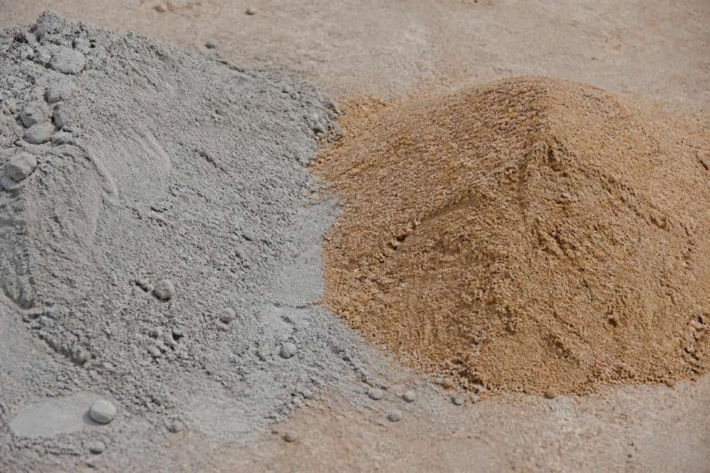 Ciment prompt pur ou sable : lequel choisir ?