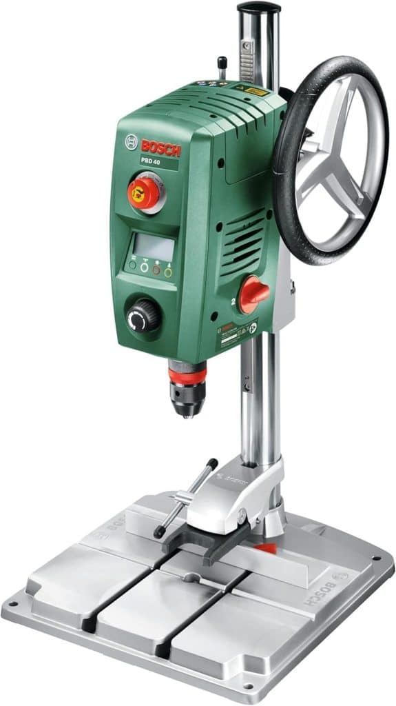 Test de la perceuse à colonne Bosch PBD 40 : puissance et précision 710 W