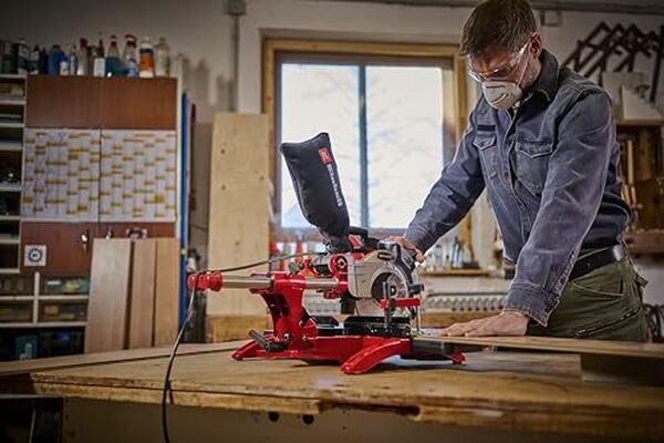 Découvrez notre test complet de la scie à onglet radiale Einhell TC-SM 2131/1 Dual 1 800 W : caractéristiques, avantages et performances pour vos travaux de menuiserie.