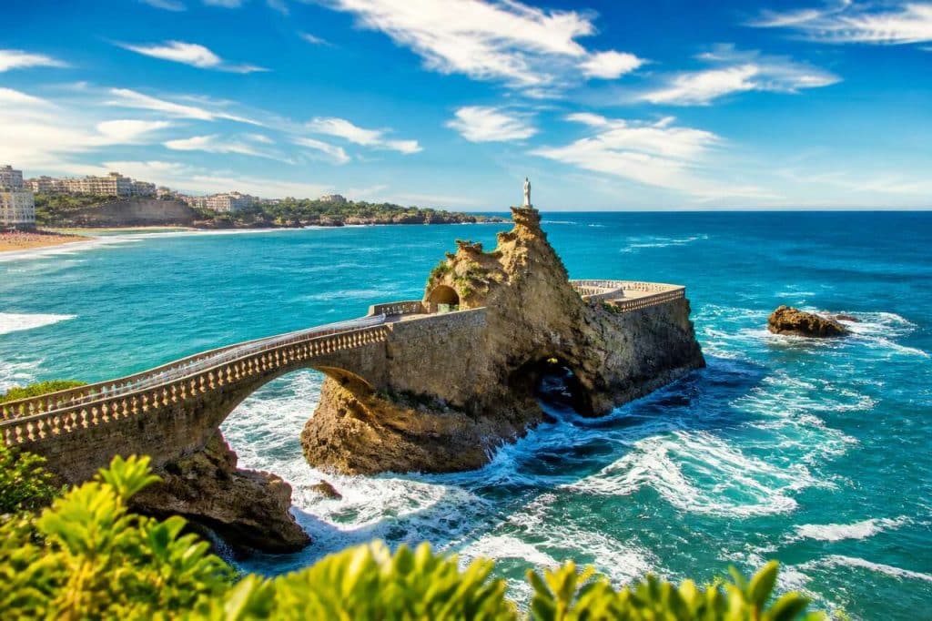 Fondamentaux de l'électricité à Biarritz : guide essentiel