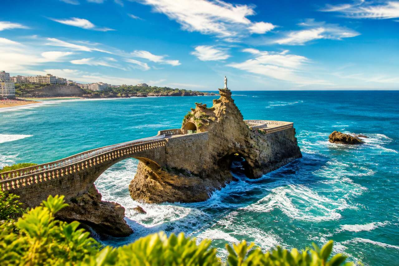 Fondamentaux de l'électricité à Biarritz : guide essentiel