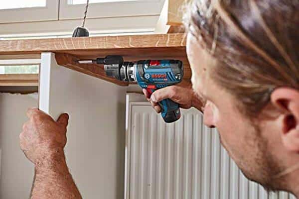 Découvrez notre test détaillé de la perceuse Bosch GSR 12V-15 FC : performances, flexibilité et puissance pour vos projets de bricolage.