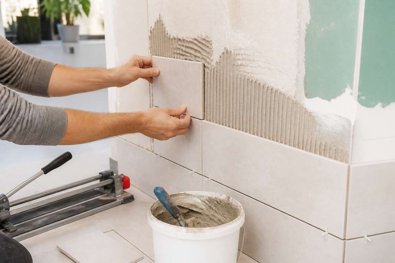 Préparer un mur en placo avant carrelage : étapes et points de vigilance Préparer un mur en placo avant carrelage : étapes et points de vigilance
