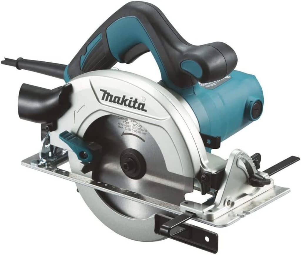 Test de la scie circulaire Makita HS6601J : puissance et précision